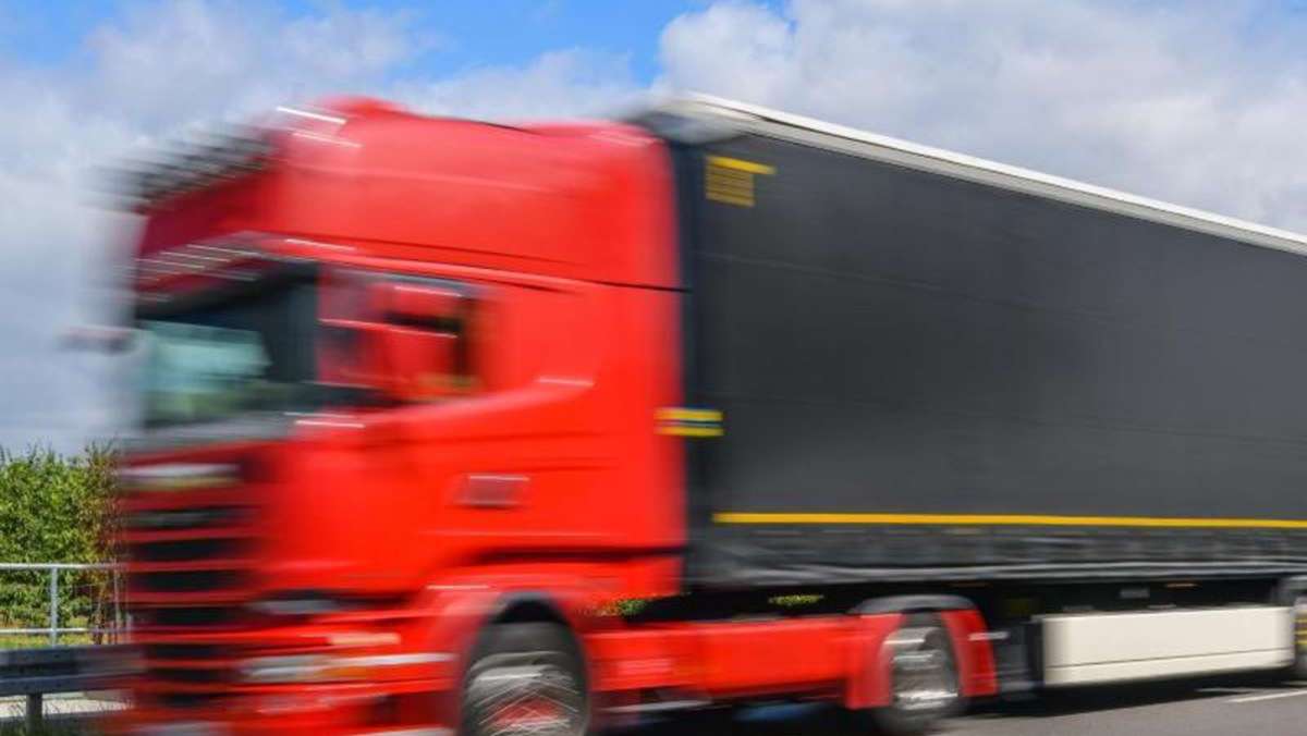 Neuenbau/Tettau: Lkw-Fahrer missachten  Durchfahrtsverbot – Unfall