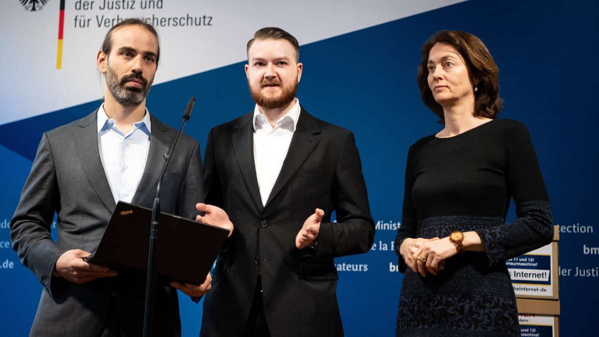 Berlin: 4,7 Millionen Unterschriften zu EU-Urheberrechtsreform überreicht