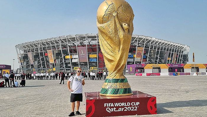 WM 2022: Ein Hofer auf der Partymeile in Doha