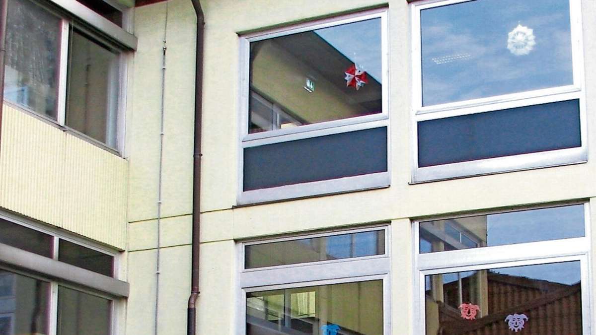 Untersiemau: Neue Fenster für Untersiemaus Schule