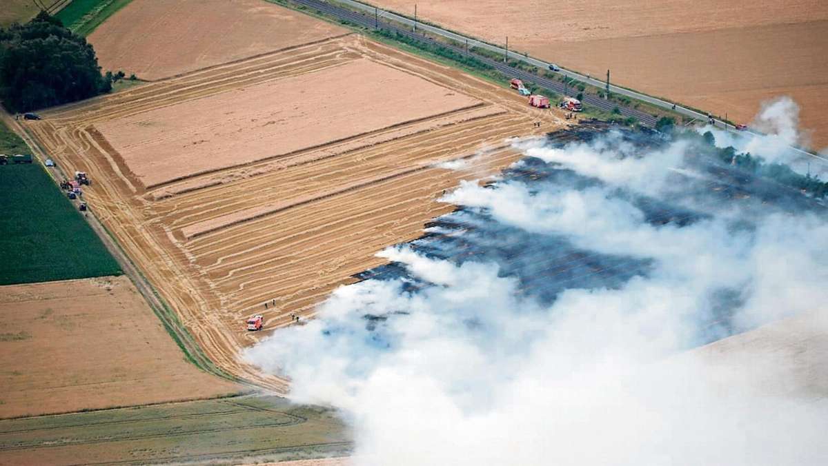Lichtenfels: Mähdrescher setzt Feld bei Bad Staffelstein in Brand