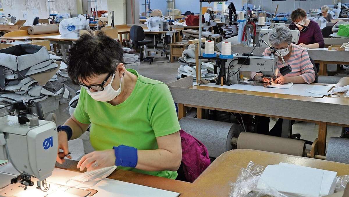 Coburg: Corona: Firmen produzieren Schutzmasken statt Sofabezüge