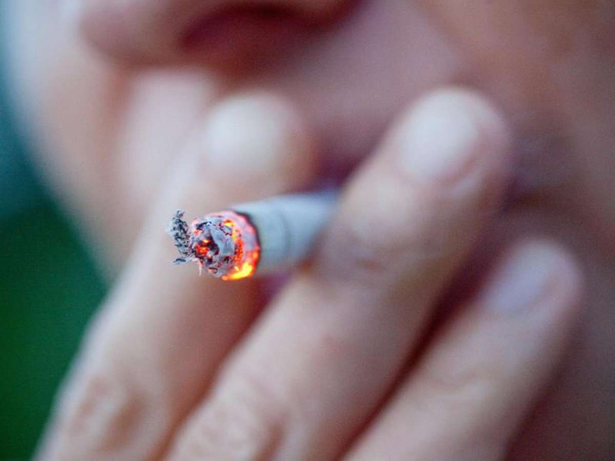 Vom 20. Mai an sind EU weit alle Zigaretten mit charakteristischen Aromen verboten. Sie könnten zu einem erhöhten Tabakkonsum verleiten. Foto: Christoph Schmidt/dpa