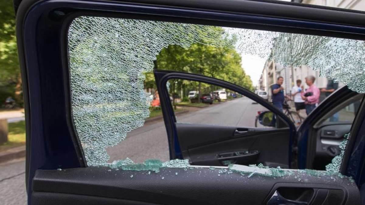 Lichtenfels: Sechs Wagen beschädigt - Autoscheiben in Weisbrem eingeschlagen