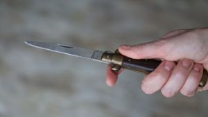 19-Jähriger mit Messer bedroht und bestohlen  