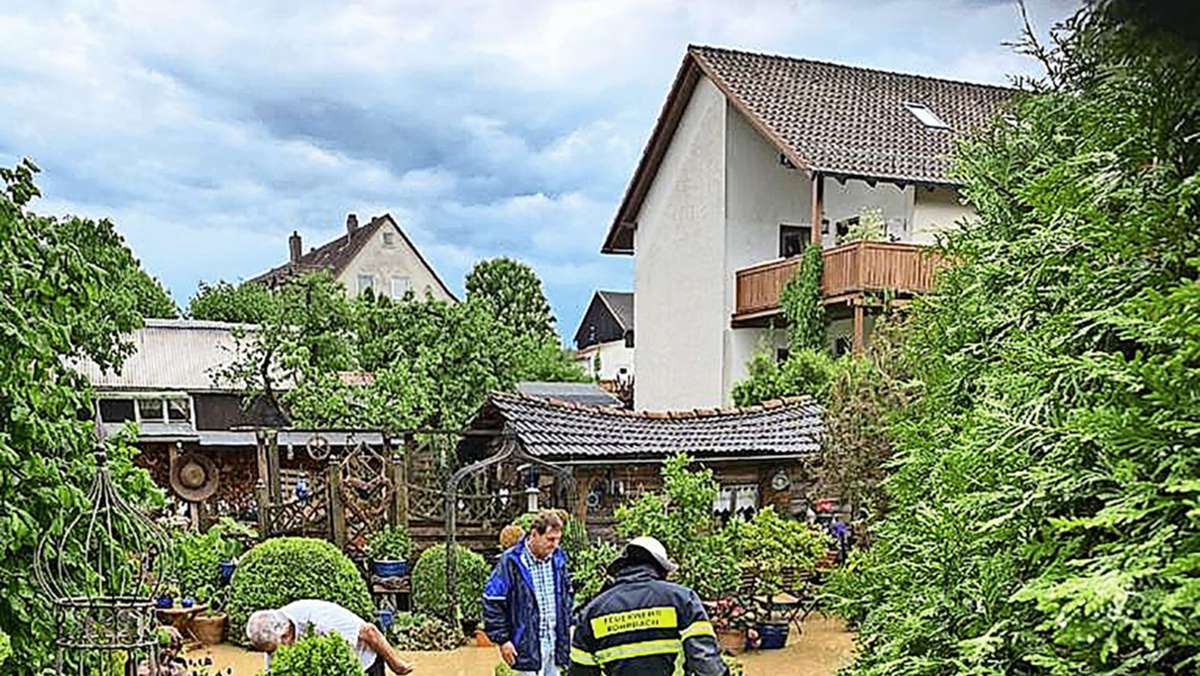 Ebersdorf: Plötzlich schießt das Wasser aus dem Wald
