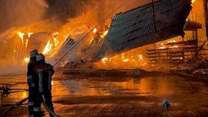 Lagerhalle von Baywa in Flammen: Millionenschaden