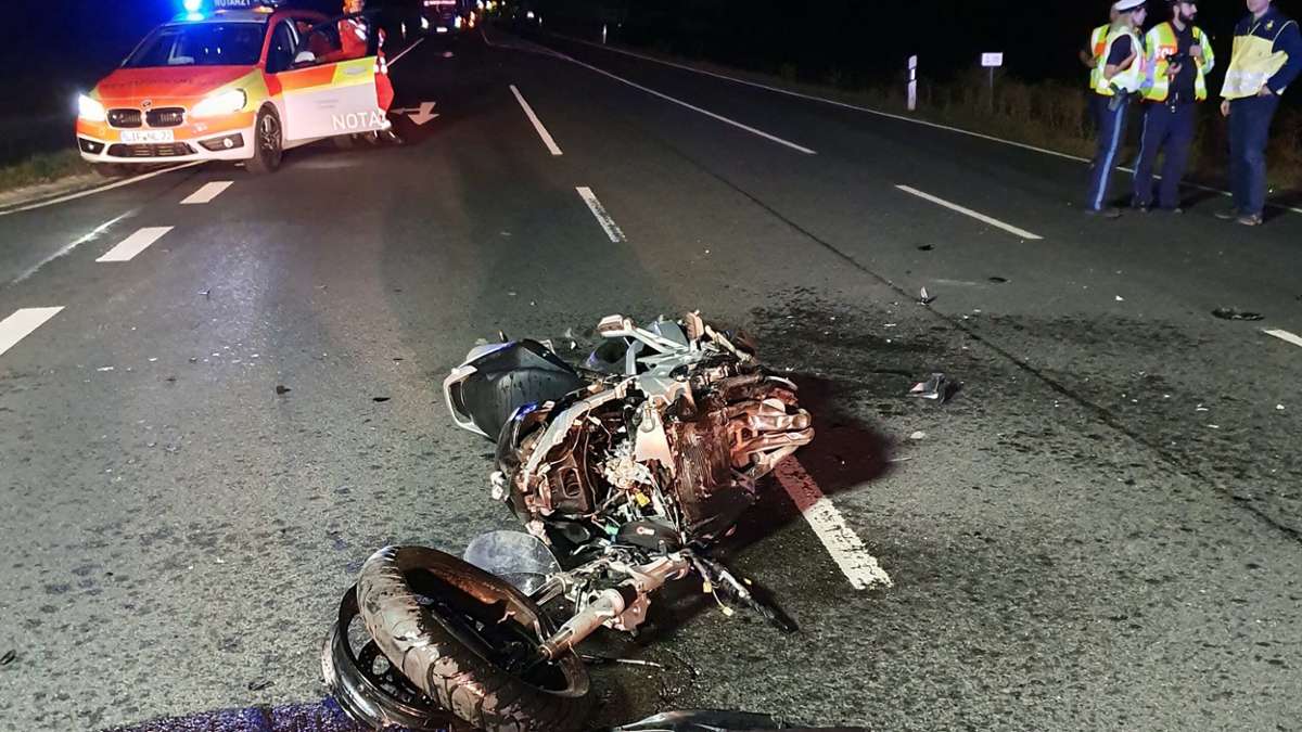Horb am Main: B 289: Motorradfahrer tot, Kleinkind schwer verletzt