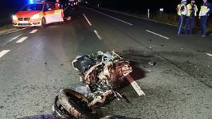 B 289: Motorradfahrer tot, Kleinkind schwer verletzt