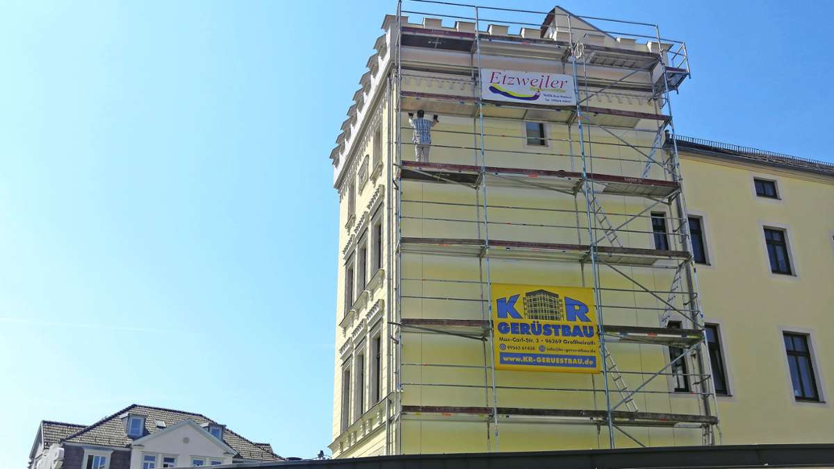 Start am Albertsplatz in Coburg: Fassadenmalerei: Arbeiten haben begonnen