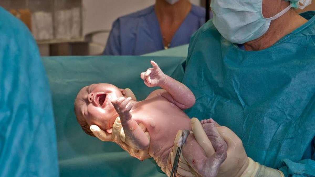 Rehau: Gewalt während der Geburt: Trauma statt Glück?