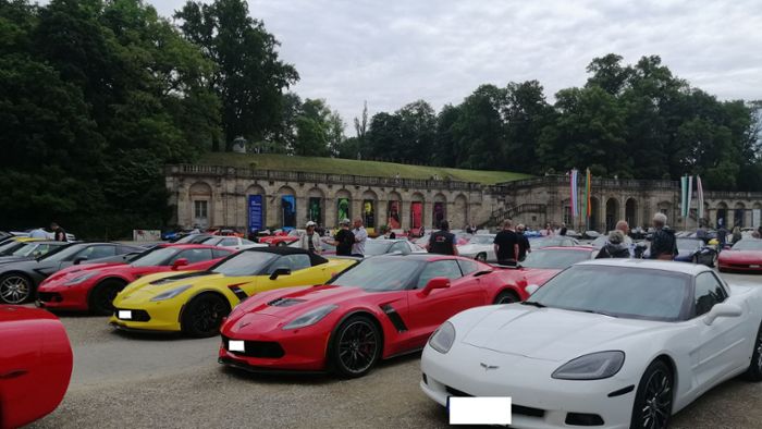 Corvette-Pfingsttreffen: Mehr als 200 Corvette-Sportwagen vor der Ehrenburg