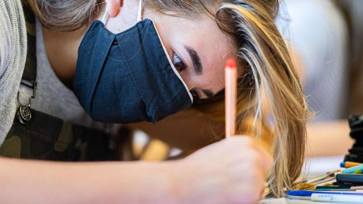 Nachbar-Regionen: Bayern führt befristete Maskenpflicht im Schulunterricht ein