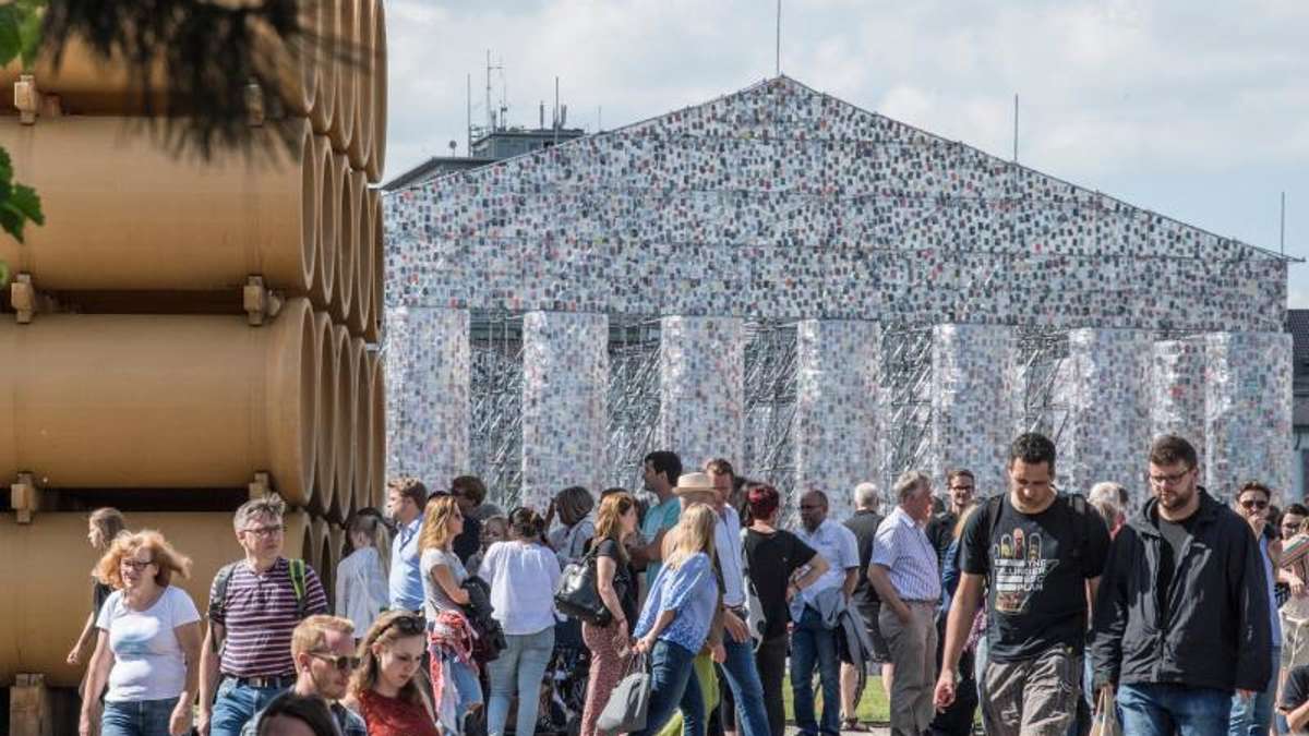 Feuilleton: documenta startet in Kassel mit Besucherplus