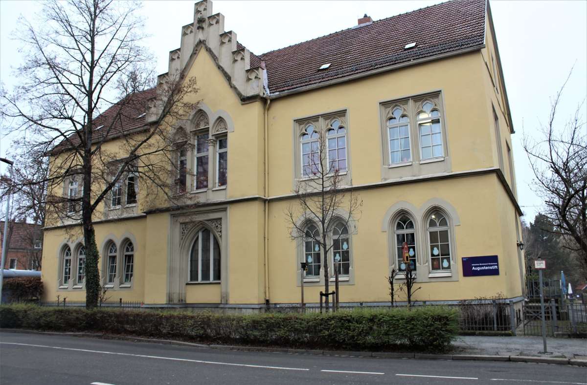 Seit 1958 ist im Augustenstift ein Kindergarten untergebracht. Derzeit besuchen diesen 121 Kinder.