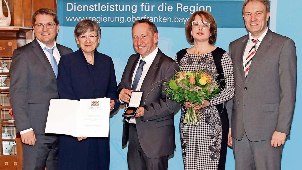 Bayreuth/Marktrodach: Eine Medaille für den Marktrodacher Macher
