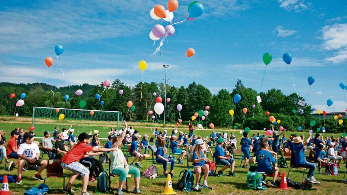 Marktrodach: Bunte Ballons als Zeichen der Hoffnung