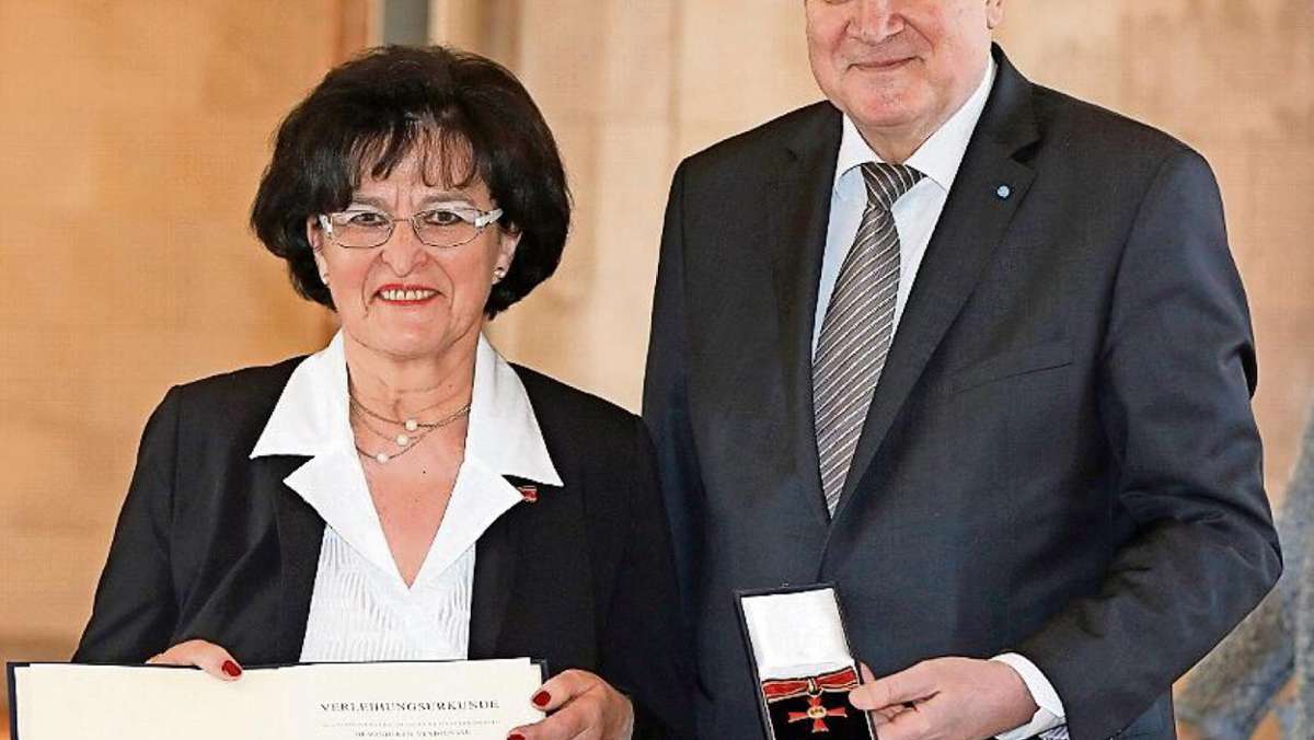 Steinbach am Wald: Seehofer ehrt Hedwig Baierlipp