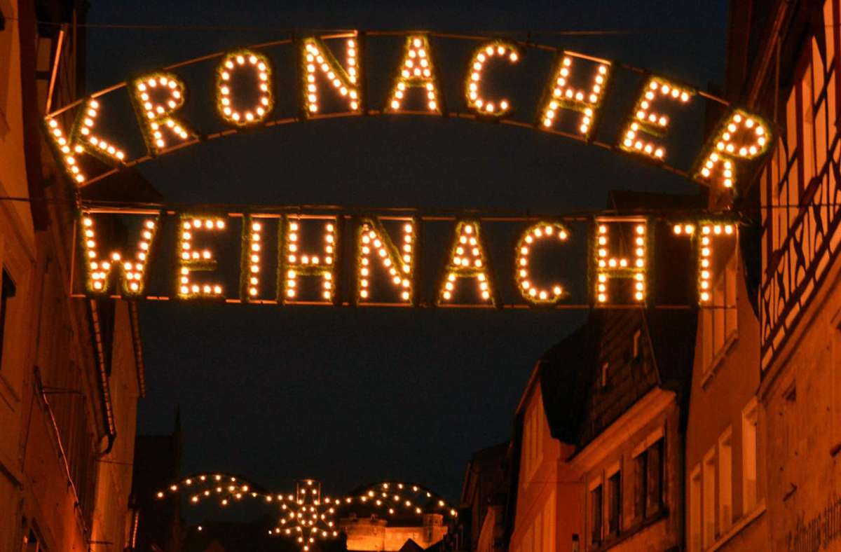 Ein Lichterbogen weist auf das Fest hin. Foto: Christian Kreuzer