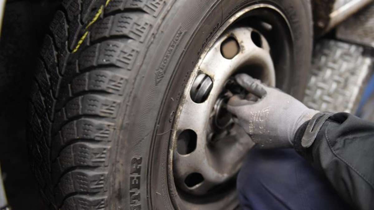 Coburg: Reifenklau: Auto steht nur noch auf Bremsscheiben