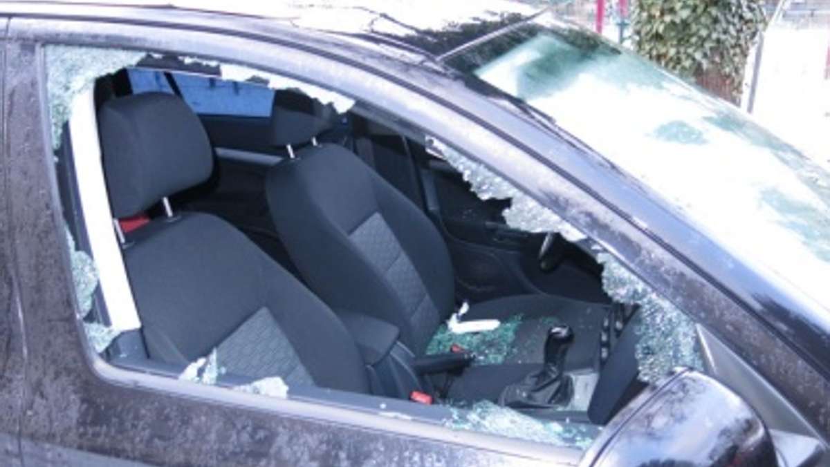 Coburg: Unbekannte brechen sieben Fahrzeuge auf