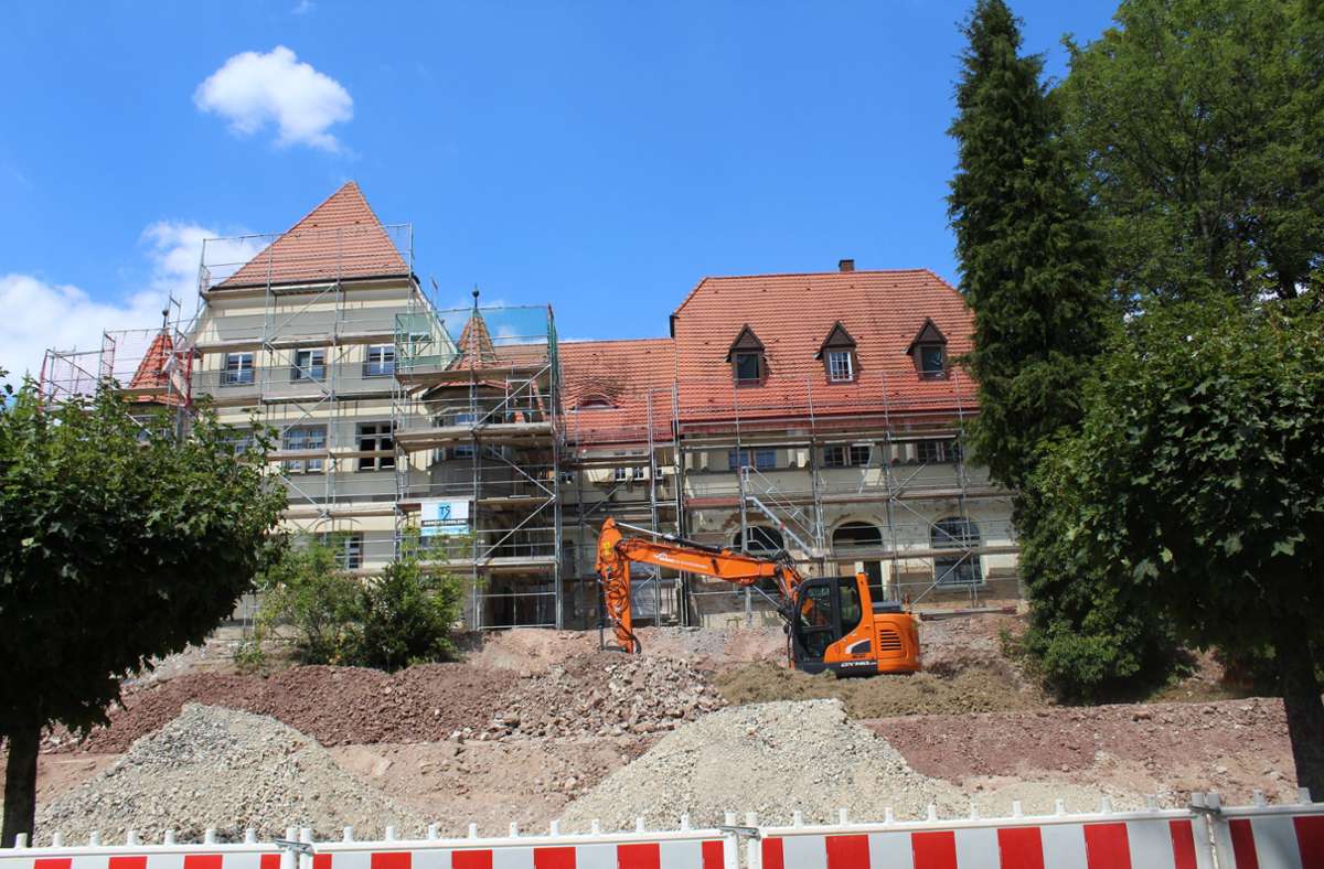 Schön schaut es (noch) nicht aus, aber es wird. Das ehemalige Hotel Festungsberg  ist derzeit eine einzige Baustelle. Foto: Friedrich