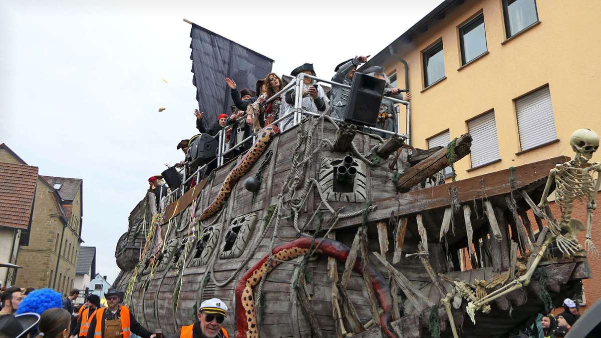 Der MSC Sand beeindruckte mit einem Wagen im Stile eines Piratenschiffes aus den Fluch-der-Karibik-Filmen.