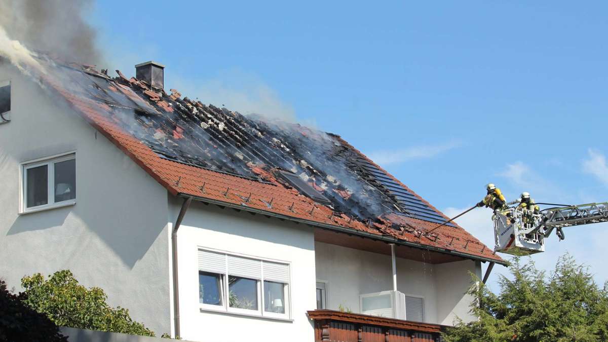 Länderspiegel: Dachstuhl brennt nieder: 200.000 Euro Schaden