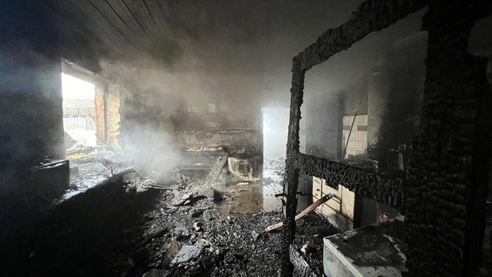 Wohnhaus brennt komplett aus