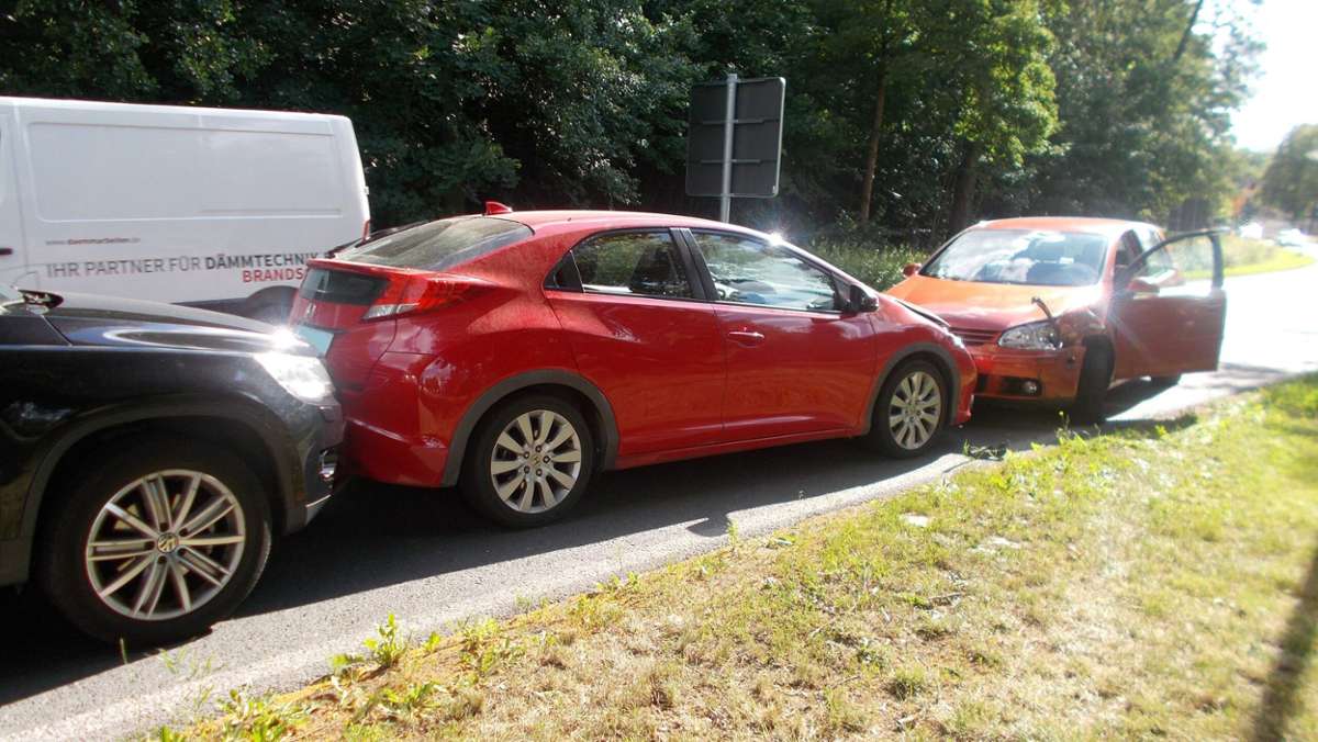 Coburg: Frau fährt in Gegenverkehr: Unfall mit sechs Autos