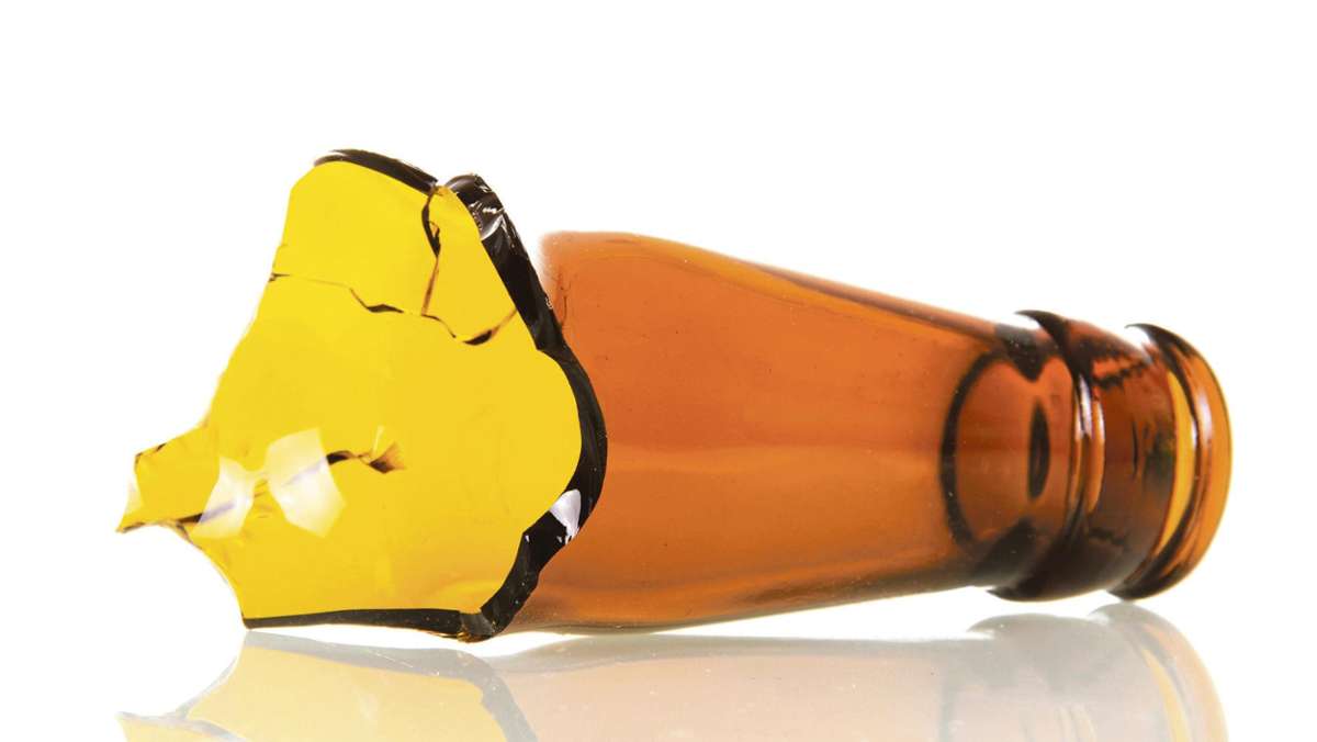 Coburg: Unbekannter bedroht junge Männer mit zersplitterter Glasflasche