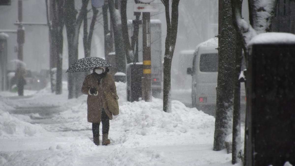 Wintereinbruch in Japan: Acht Tote und viele Verletze bei schweren Schneefällen