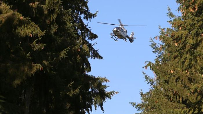 Verfolgungsjagd mit Hubschrauber: Auto flieht mit 200 Sachen vor Polizei