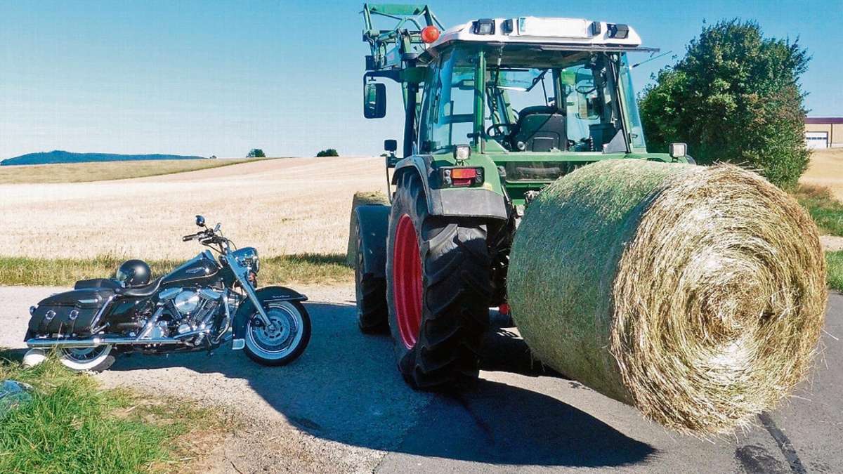 Coburg: Traktorfahrer übersieht Harley
