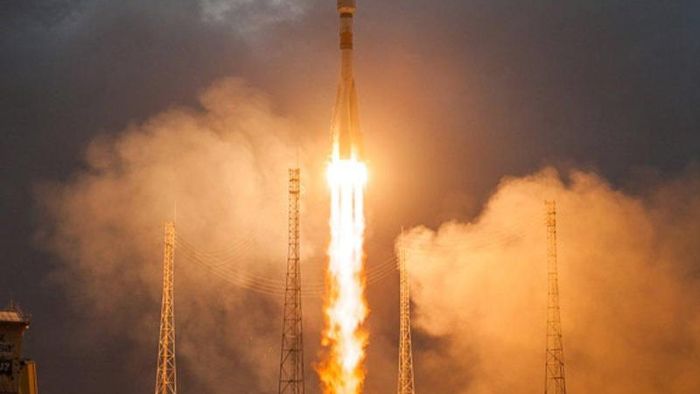 Rakete mit Satelliten für weltweites Internet gestartet