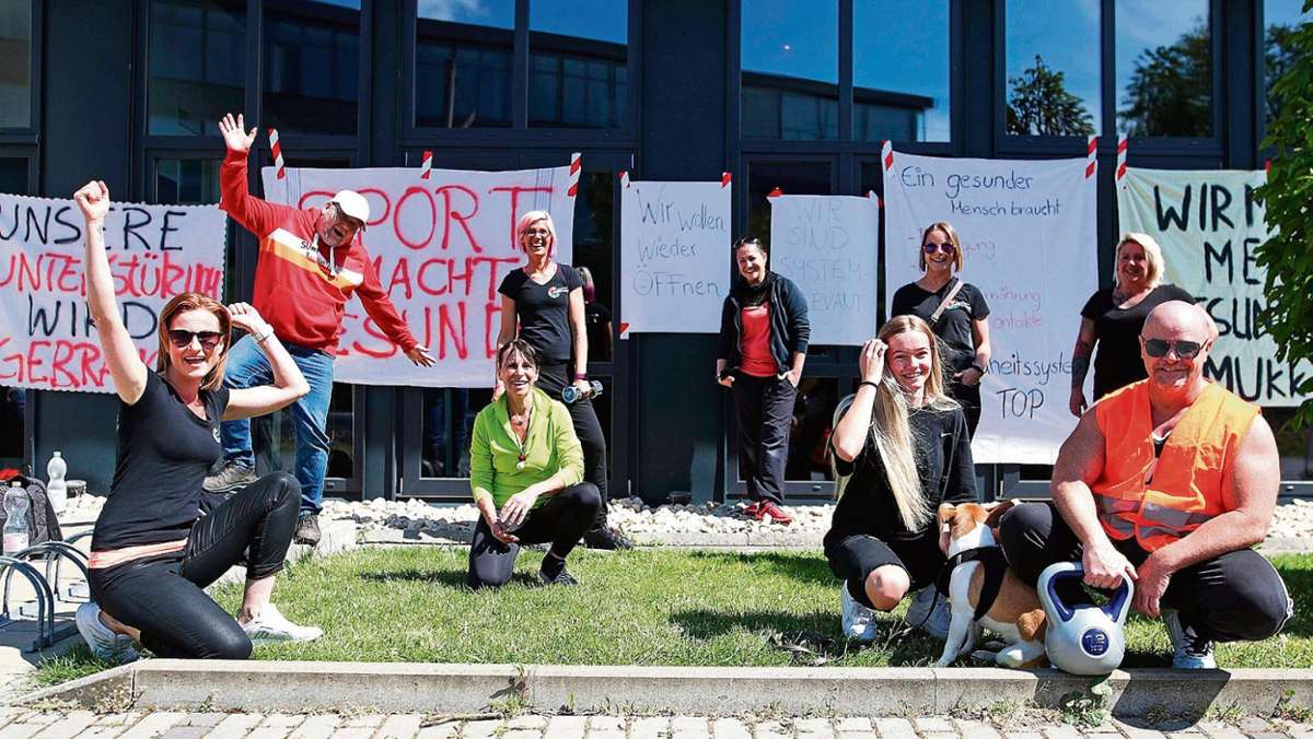 Coburg: Corona: Protest vor Fitnessstudio