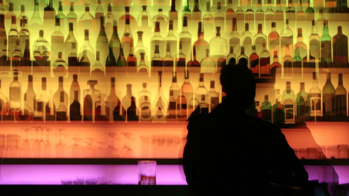 Coburg: In Coburger Bar: Schlag mit Longdrink-Glas gegen Kopf