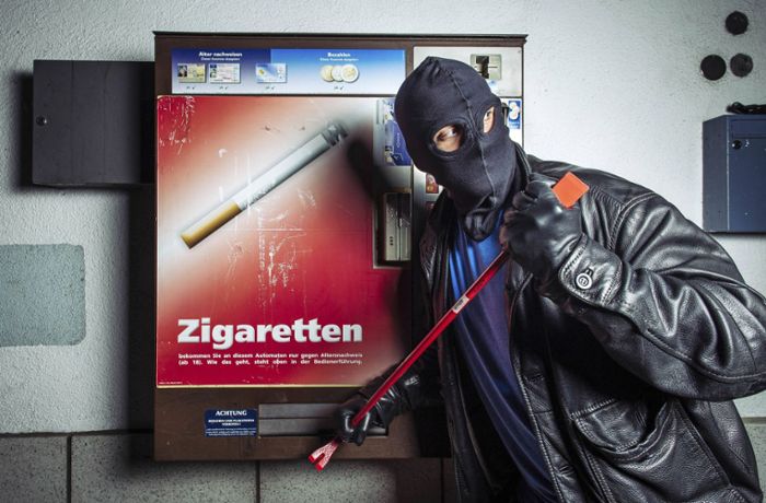 Polizei sucht Zeugen : Erneut Zigarettenautomaten aufgebrochen