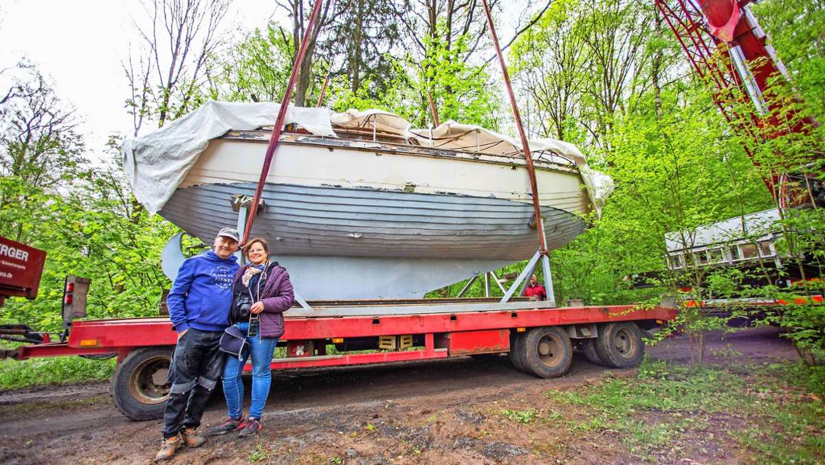 Boot schwebt ein: Zuwachs für das Bad Rodacher Baumschiffhotel