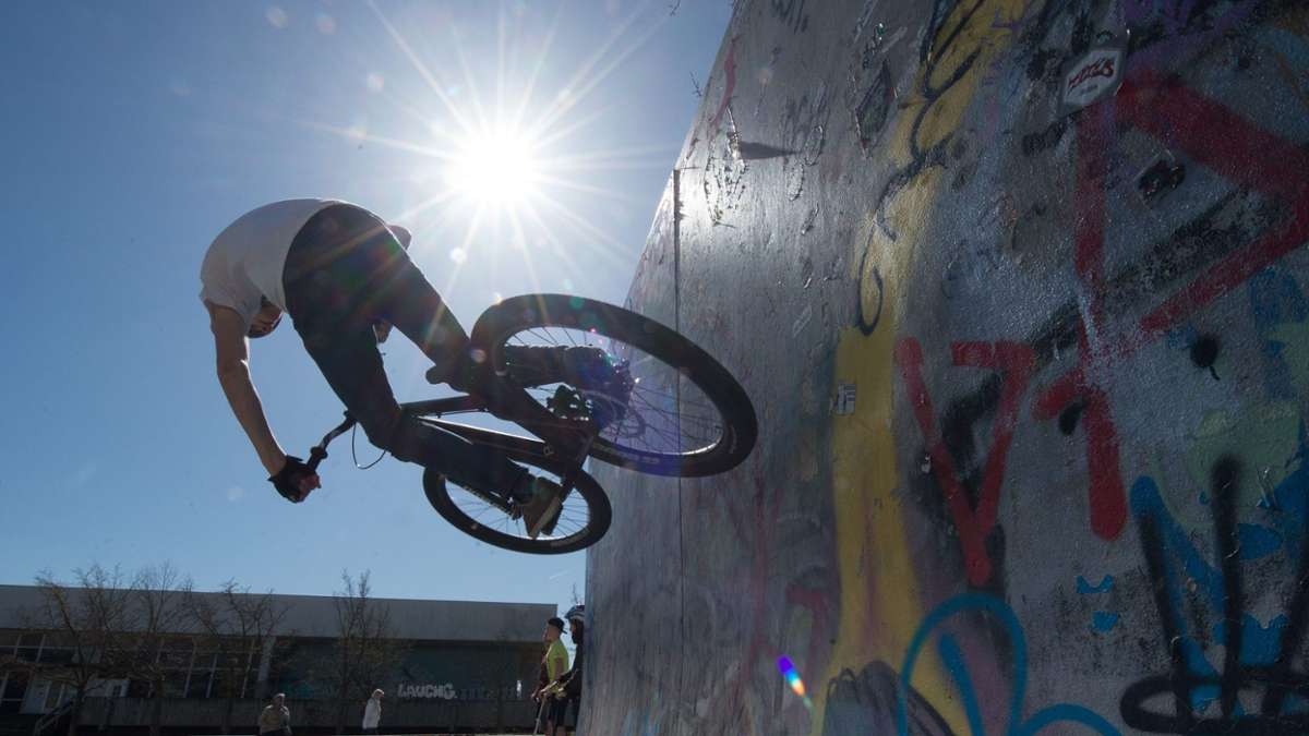 Kronach: Ohne Helm: 16-Jährige stürzt mit BMX-Rad und verletzt sich schwer