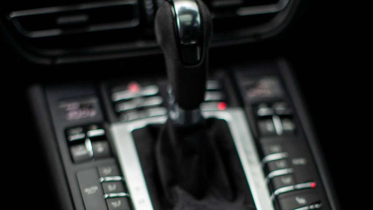 75.000 Euro Schaden: Porsche streift Gegenverkehr
