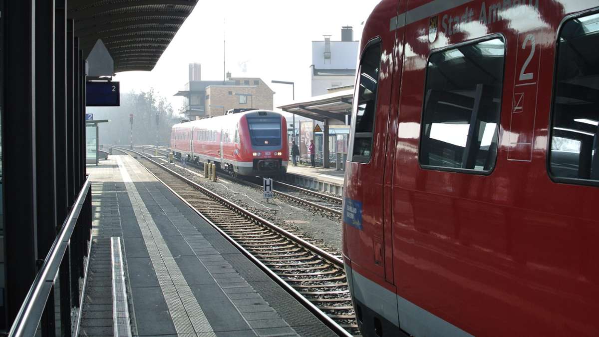 Bayreuther Hauptbahnhof: Unbekannter stößt Jugendliche ins Gleisbett