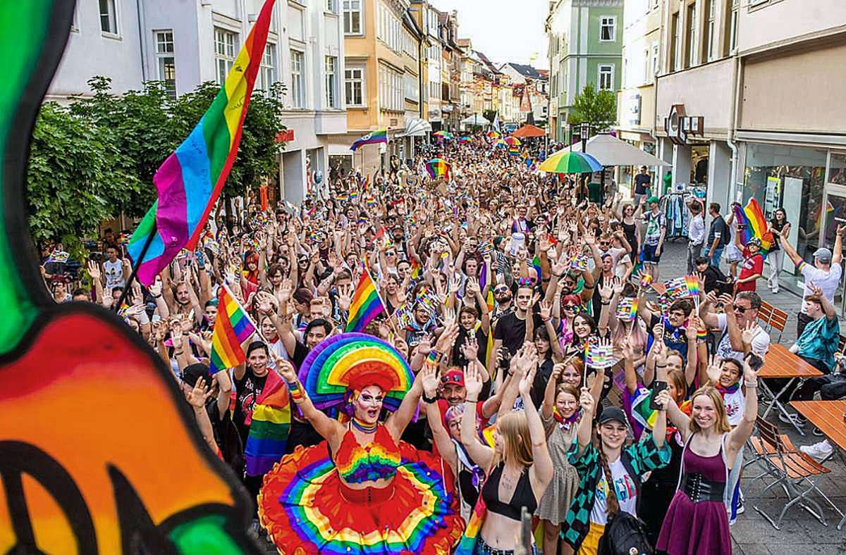 Rund 400 Menschen unterstützten vor vier Wochen die Pride-Demo beim ersten Christopher-Street-Day  in Coburg. Eine CSD-Premiere gibt es nun auch in Haßfurt. Foto:  