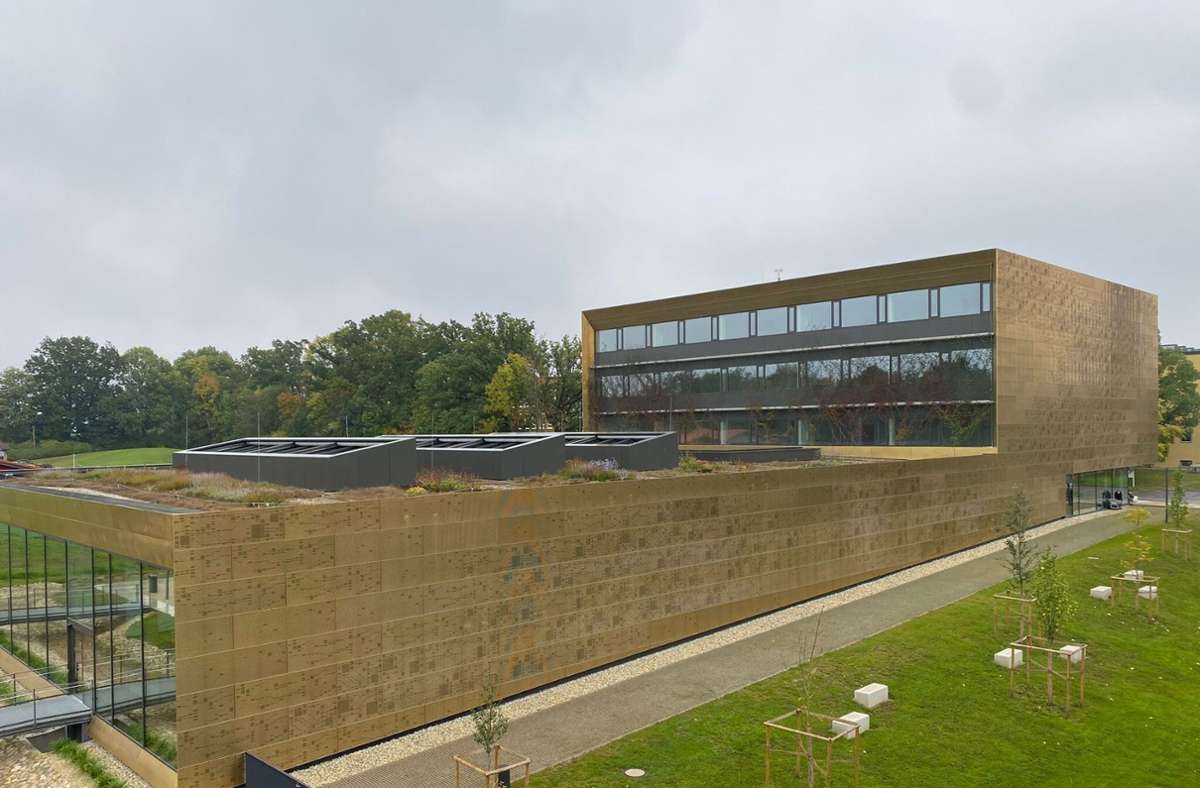 Imposant innen und außen: Das neue IT- und Medienzentrum der Hochschule Coburg.