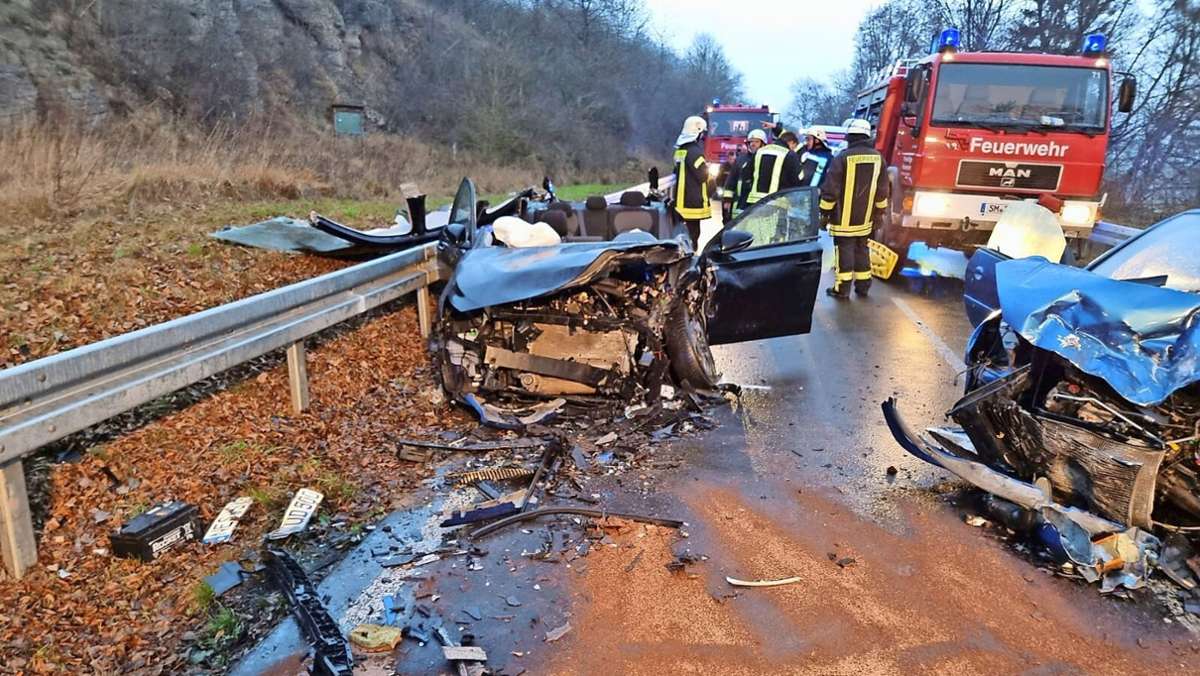 Unfall auf der B 285 bei Kaltennordheim: Lebensgefährlich verletzte Fahrerinnen