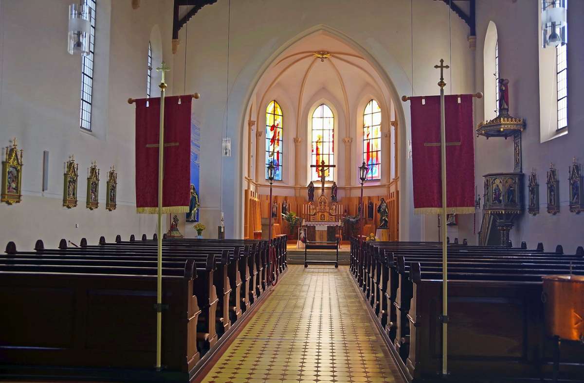 Die Wilhelmsthaler Pfarrkirche ist im neugotischen Stil erbaut. Die Innenausstattung stammt aus einer Werkstatt in Südtirol. Foto: Heike Schülein