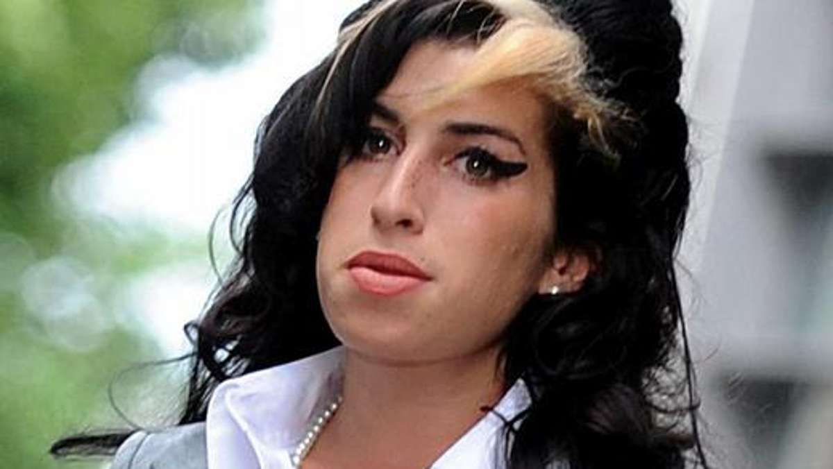 Feuilleton: Tournee mit Hologramm von Amy Winehouse verzögert sich