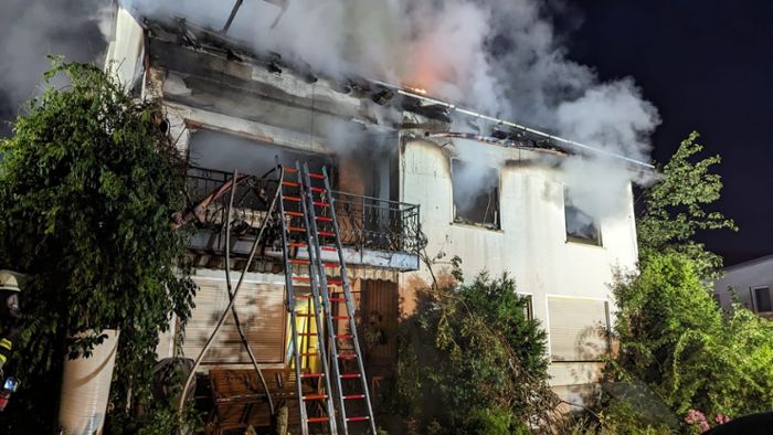 Zwei Tote bei Brand in Wohnhaus 