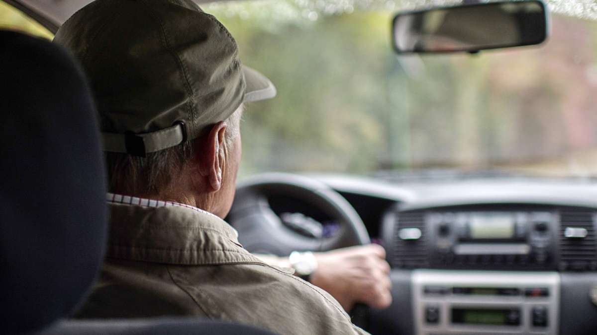 Coburg: Auf der Gegenspur: 85-jähriger Rödentaler kracht mit Auto gegen Lkw