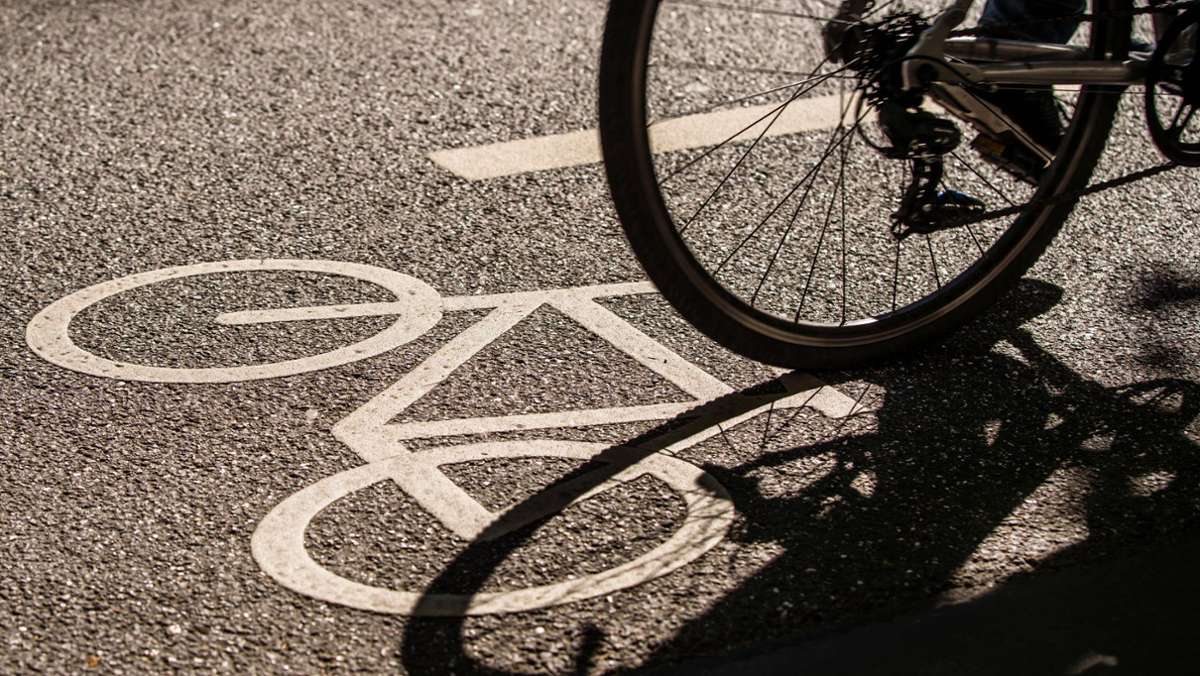 26-Jähriger verletzt: Autofahrer übersieht Radfahrer